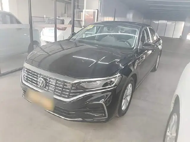 Volkswagen Passat Hybrid 2025, новый