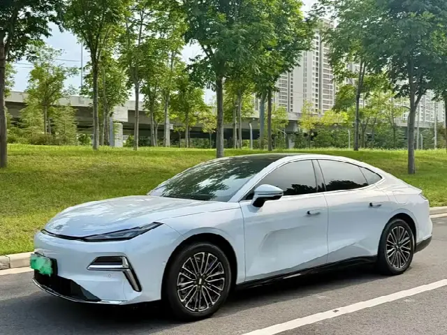 Geely Galaxy Starshine 8 EM-i 2025, 10 000 км