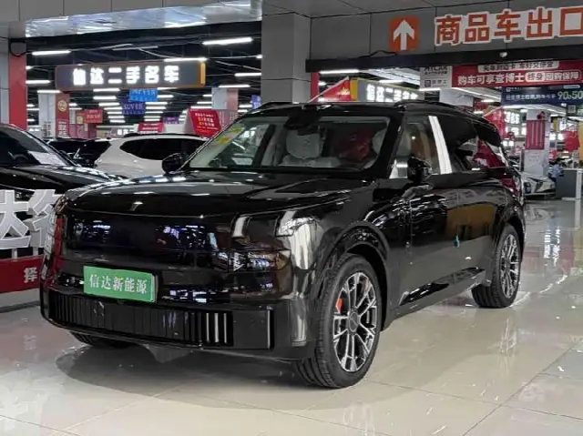 Lynk & Co 900 2025, новый