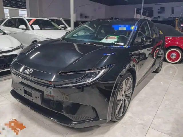 Toyota bZ5 2025, 10 400 км