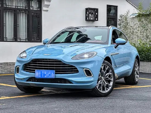 Aston Martin DBX 2021, 18 000 км