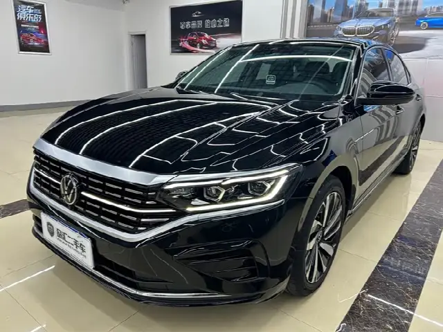 Volkswagen Passat 2023, 40 000 км