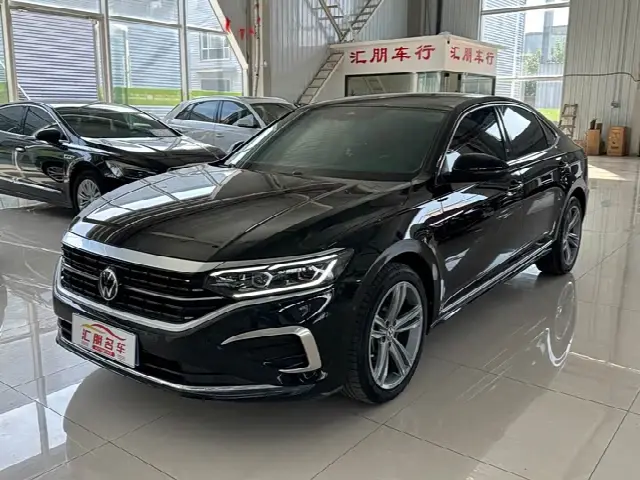Volkswagen Passat 2023, 60 000 км