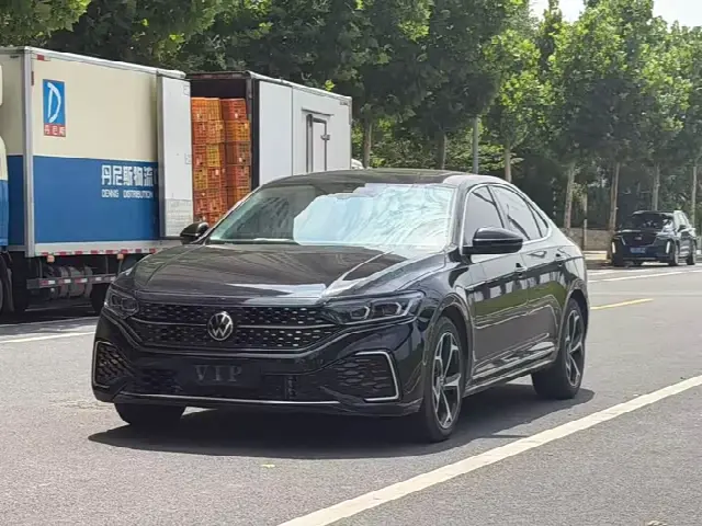 Volkswagen Passat 2024, 50 000 км