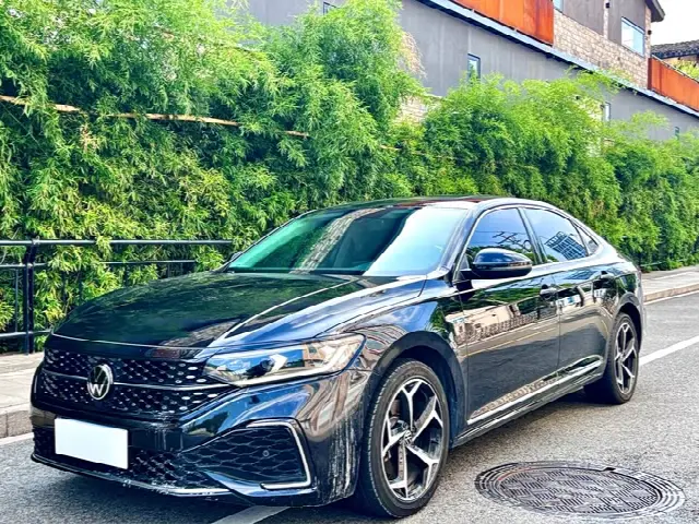 Volkswagen Passat 2023, 20 000 км