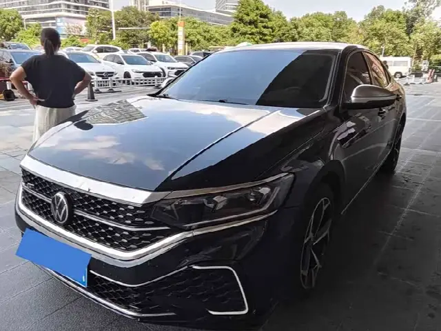 Volkswagen Passat 2023, 41 000 км