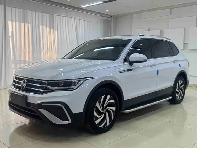Volkswagen Tiguan L Pro 2023, 46 000 км