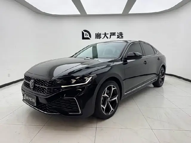 Volkswagen Passat 2024, 30 000 км