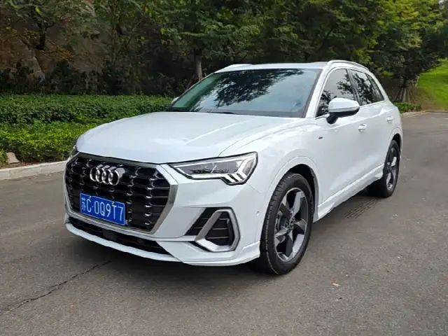 Audi Q3 2022, 16 000 км