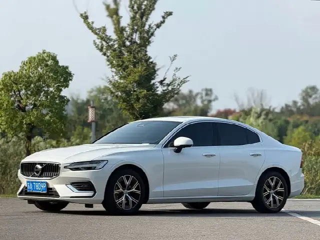 Volvo S60 2026, 6 000 км