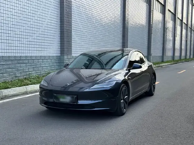Tesla Model 3 — фото из объявления