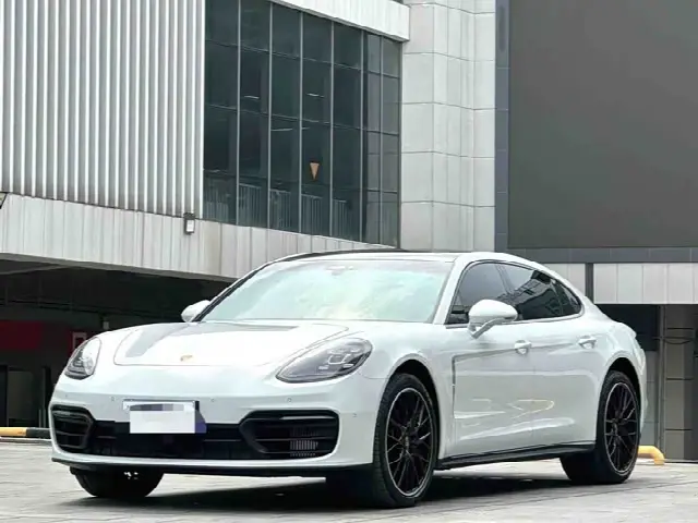 Porsche Panamera 2023, 60 000 км