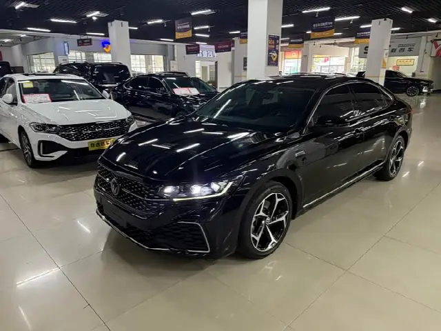 Volkswagen Passat 2023, 40 000 км