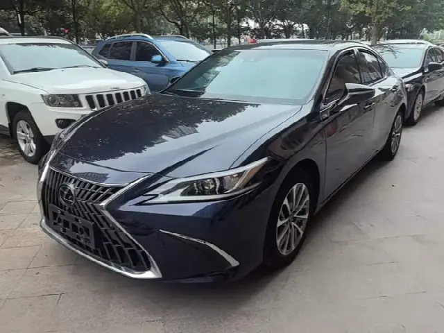 Lexus ES 2021, 16 600 км