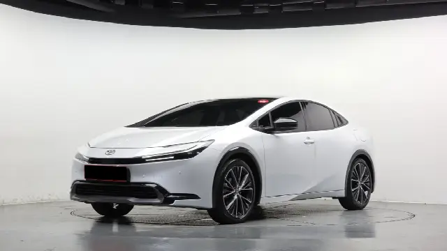 Toyota Prius 2023, 10 618 км