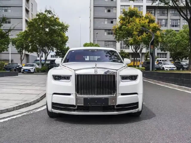 Rolls-Royce Phantom 2018, 15 000 км