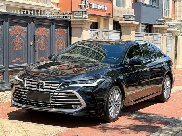 Toyota Avalon 2024, 18 000 км