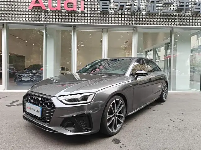 Audi A4L 2023, 44 800 км