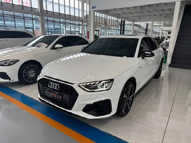 Audi A4L 2025, 12 000 км