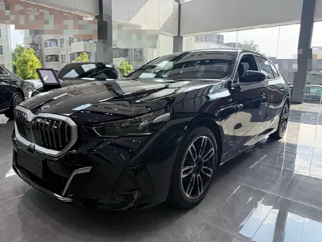 BMW 5 Series 2025, 16 000 км