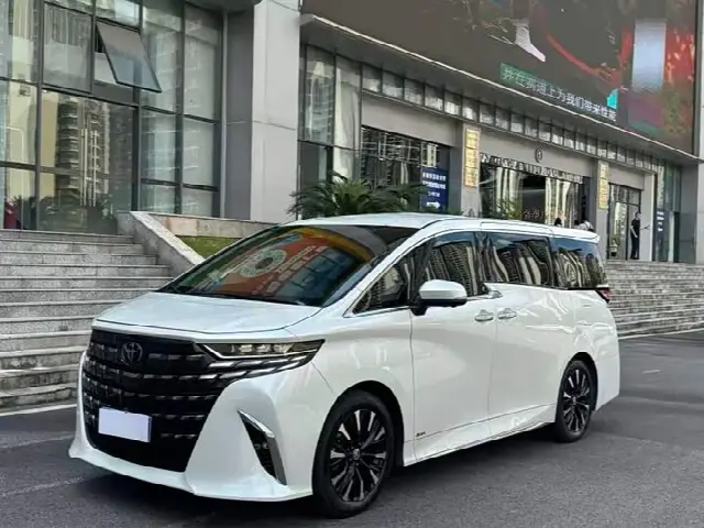 Toyota Alphard 2024, 18 000 км
