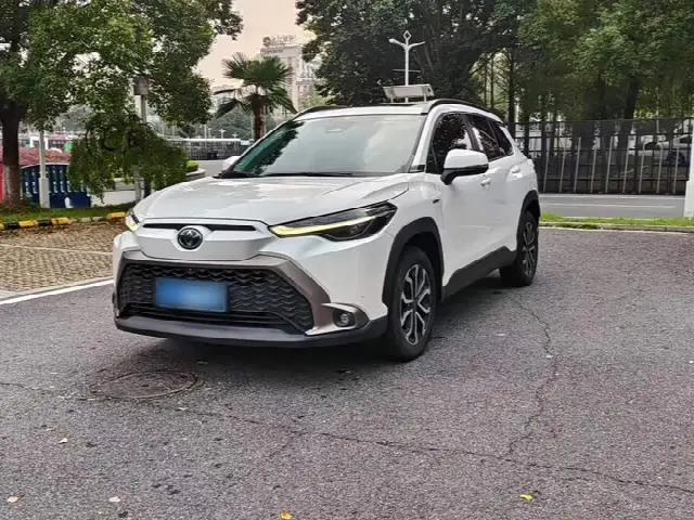 Toyota Frontlander 2023, 21 300 км