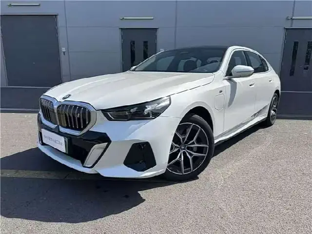 BMW i5 2025, 15 000 км