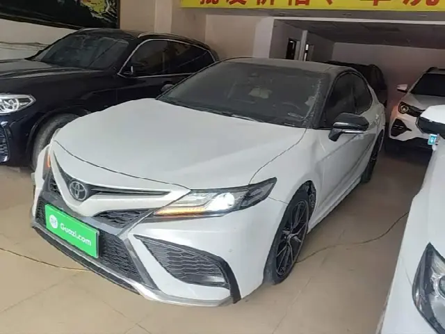Toyota Camry 2021, 18 000 км