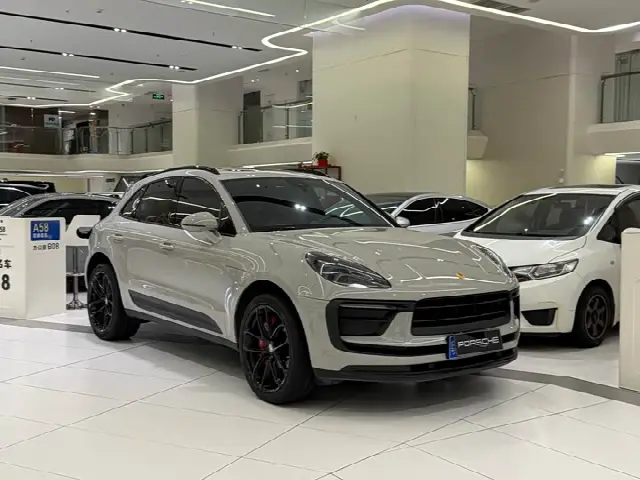 Porsche Macan 2023, 40 000 км