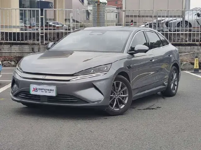 BYD Qin L 2025, 8 700 км