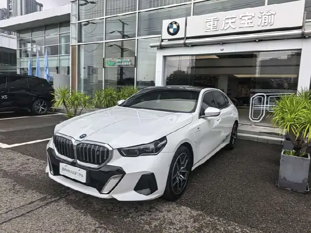 BMW i5 2024, 26 000 км