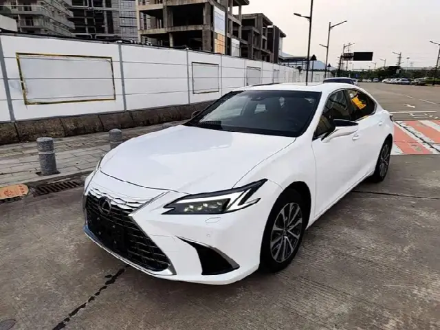 Lexus ES 2025, новый
