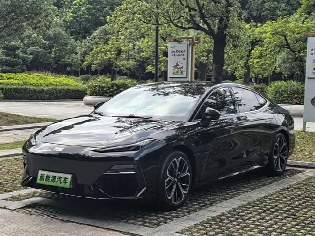 Geely Galaxy E8 2025, 3 700 км