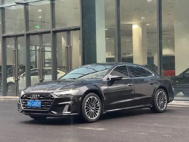 Audi A7L 2024, 48 000 км