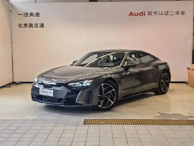 Audi RS e-tron GT 2023, 17 000 км