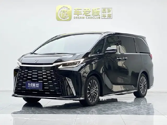 Lexus LM 2023, 41 800 км