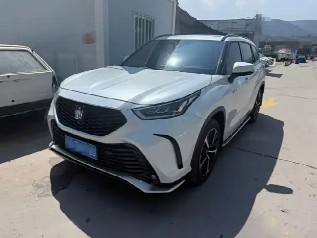 Toyota Crown Kluger 2023, 38 000 км