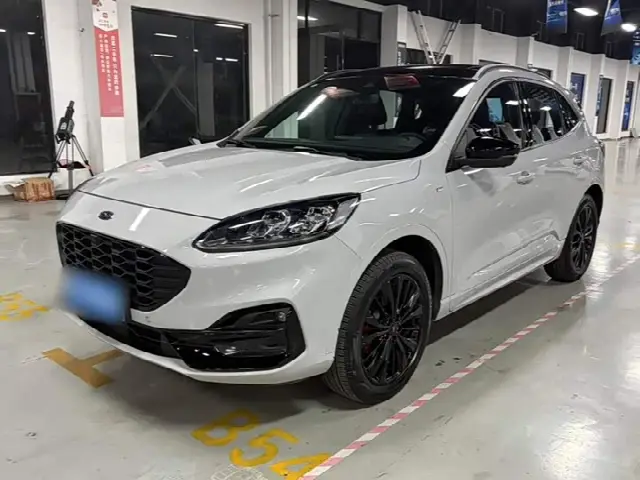 Ford Escape 2024, 25 200 км