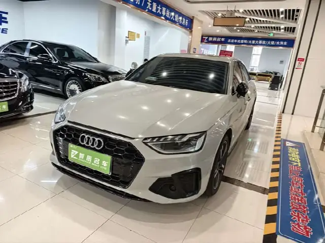 Audi A4L 2023, 45 400 км