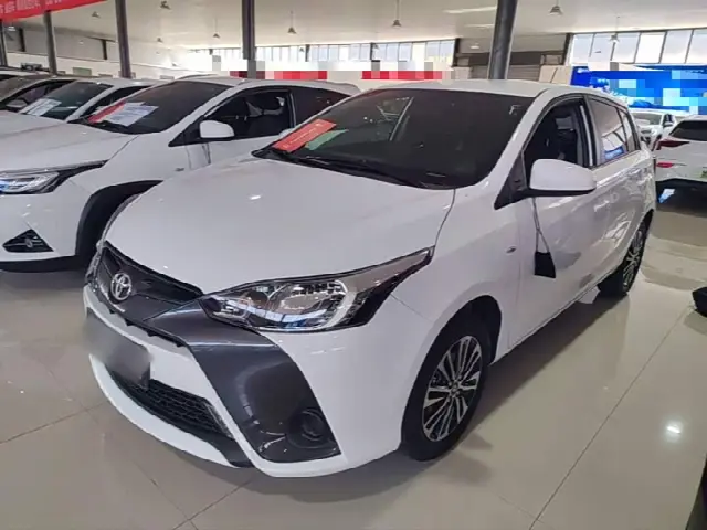 Toyota Yaris L Hatchback 2022, 14 400 км