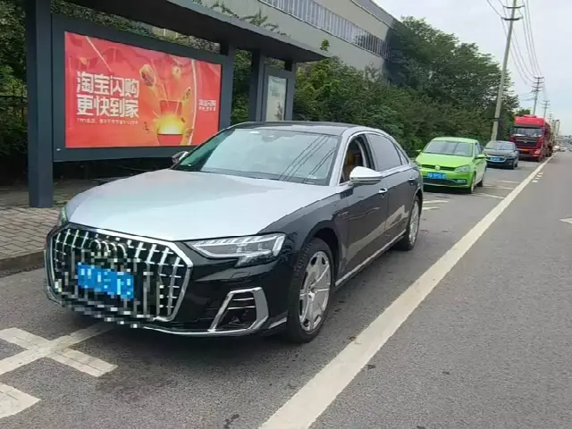 Audi A8 2022, 2 200 км