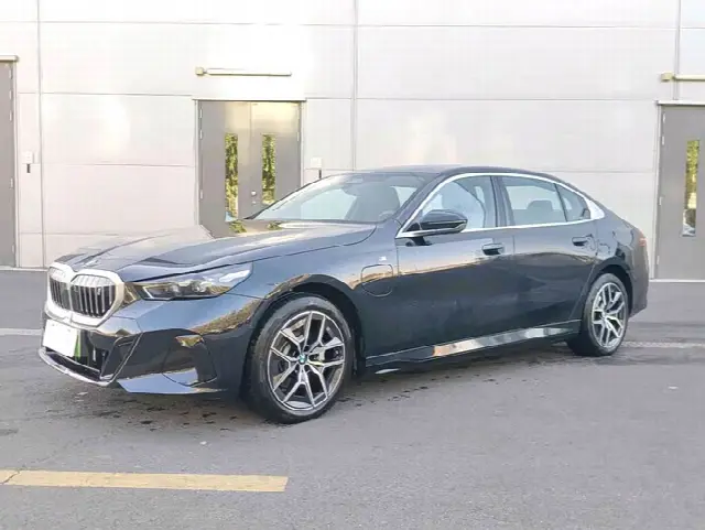 BMW i5 2025, 9 000 км