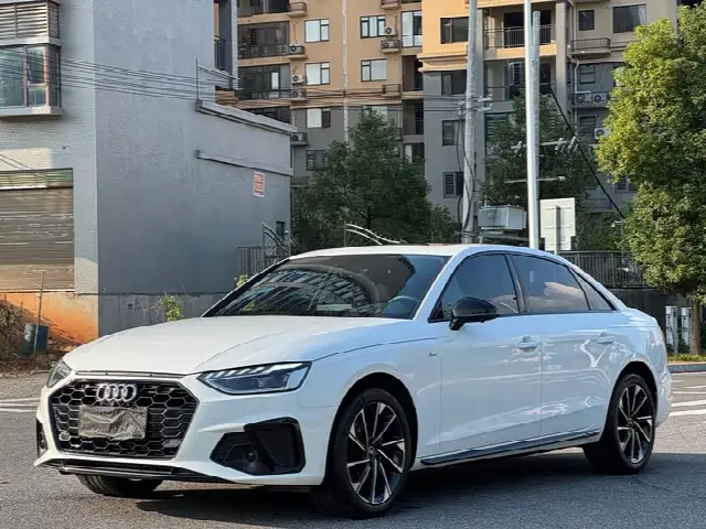 Audi A4L 2023, 42 000 км
