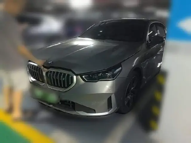 BMW i5 2024, 9 900 км