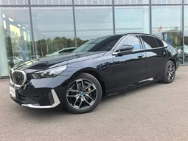 BMW i5 2024, 12 700 км