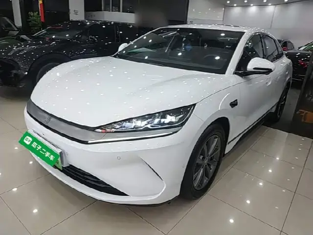 BYD Qin L 2025, 5 700 км