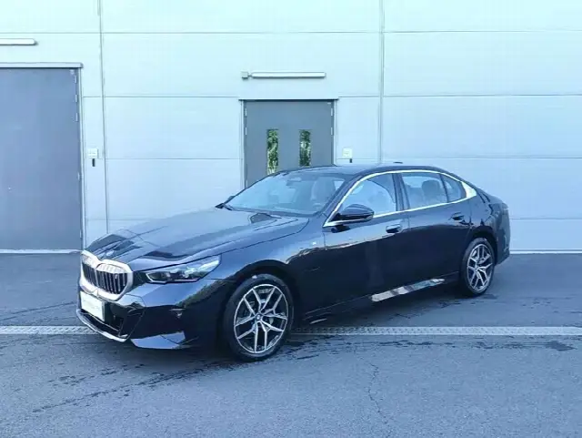 BMW i5 2025, 6 600 км