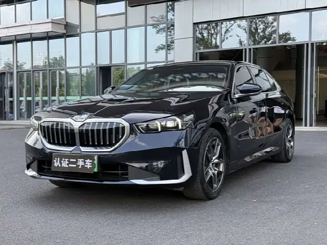 BMW i5 2024, 10 000 км