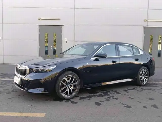 BMW i5 2025, 23 500 км