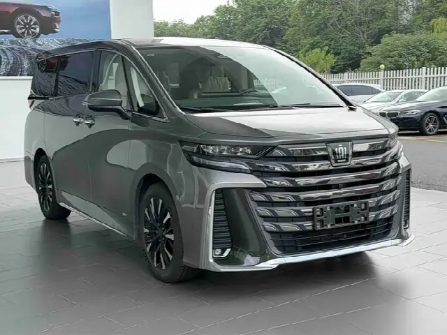 Toyota Vellfire 2024, 15 000 км